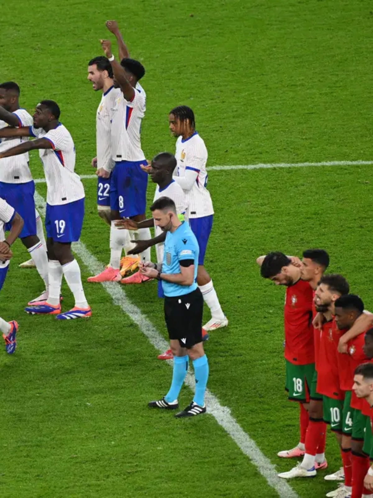 开云体育世界杯-葡萄牙队鏖战韩国队，奥恰洛夫点燃赛场