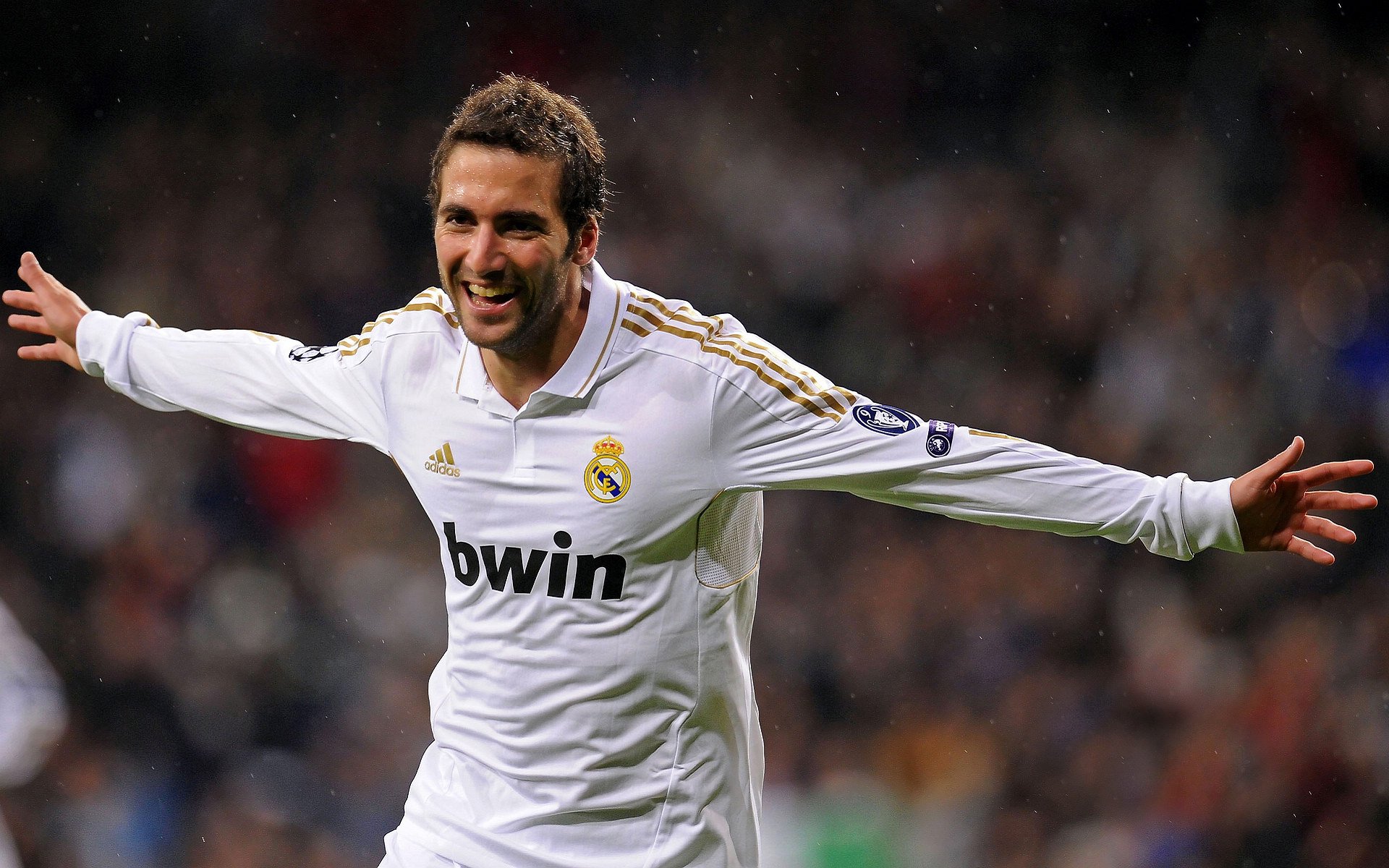 英超争冠焦点战，塞维利亚强势晋级比利亚雷亚尔，足球版图上的双城记